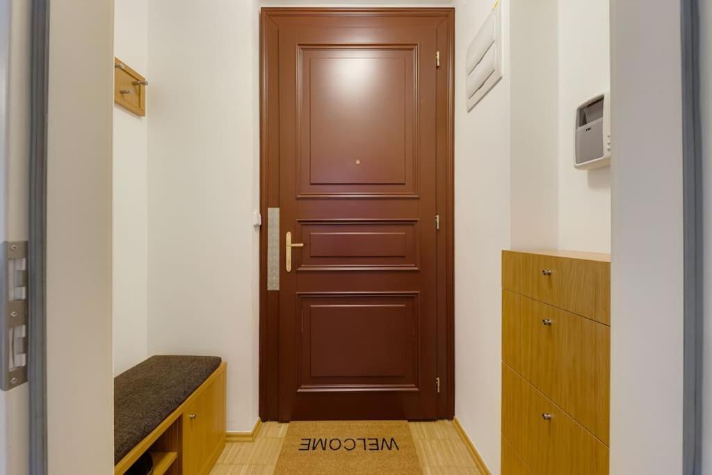 Deluxe In Prime Location Appartement *